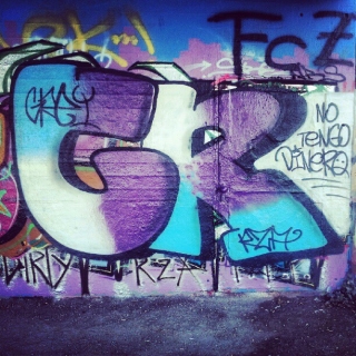 #grey #rza #message “no tengo dinero” #graffiti