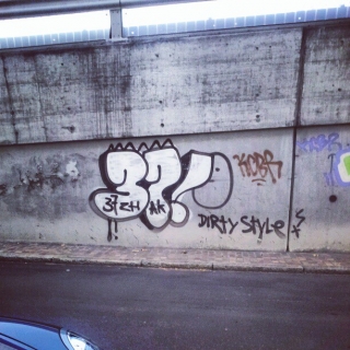 #37 #throwup #graffiti