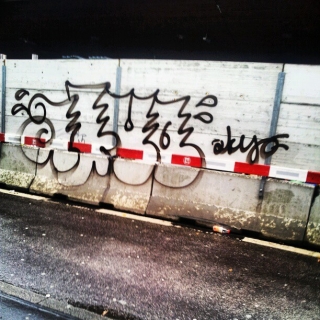 #akyo #throwup #graffiti
