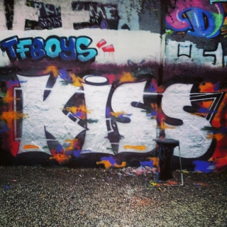 #kiss #tbs #graffiti