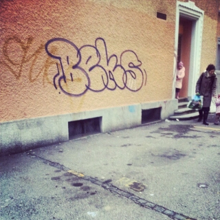 #beks #throwup #graffiti
